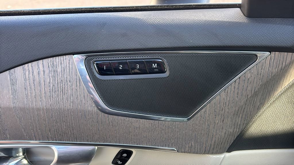 2023 Volvo Xc90 B6 Plus