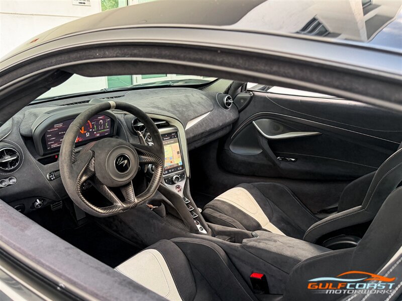 Used 2021 McLaren 720S Performance photo 2