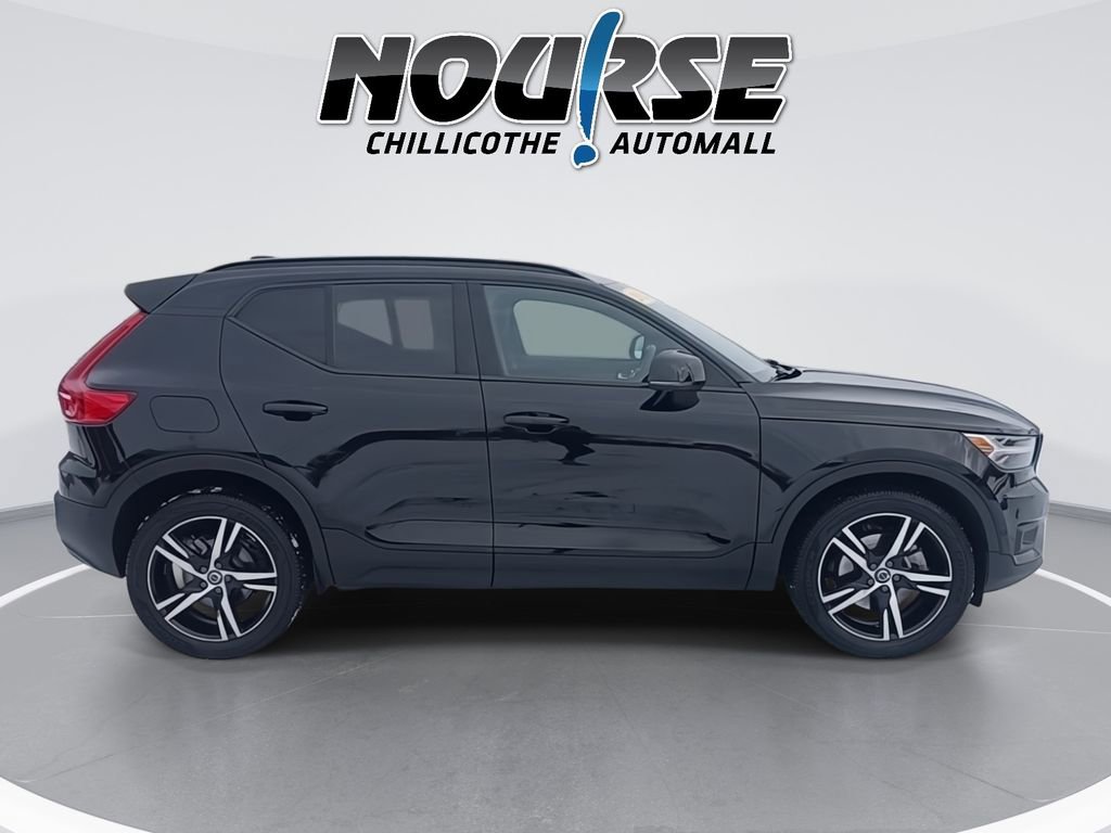 2022 Volvo Xc40 T5 R-Design