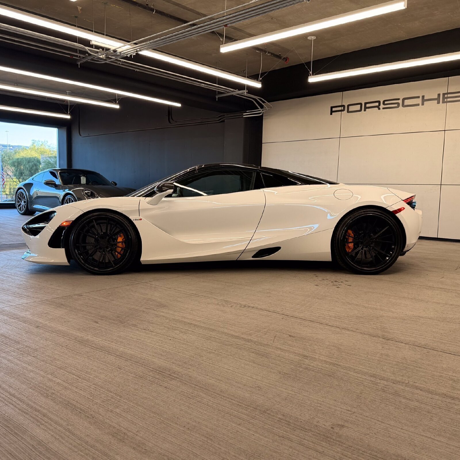 Used 2020 McLaren 720S Luxury photo 2