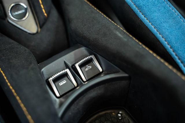 Used 2022 McLaren 765LT photo 48