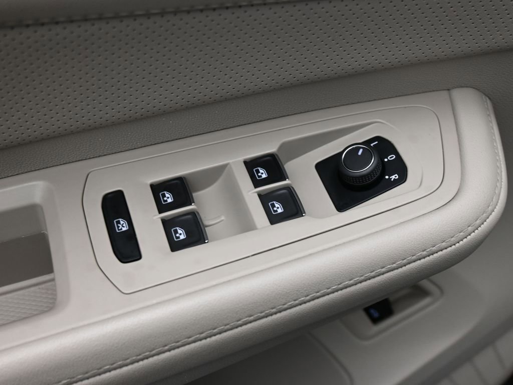 2025 Volkswagen Atlas SE