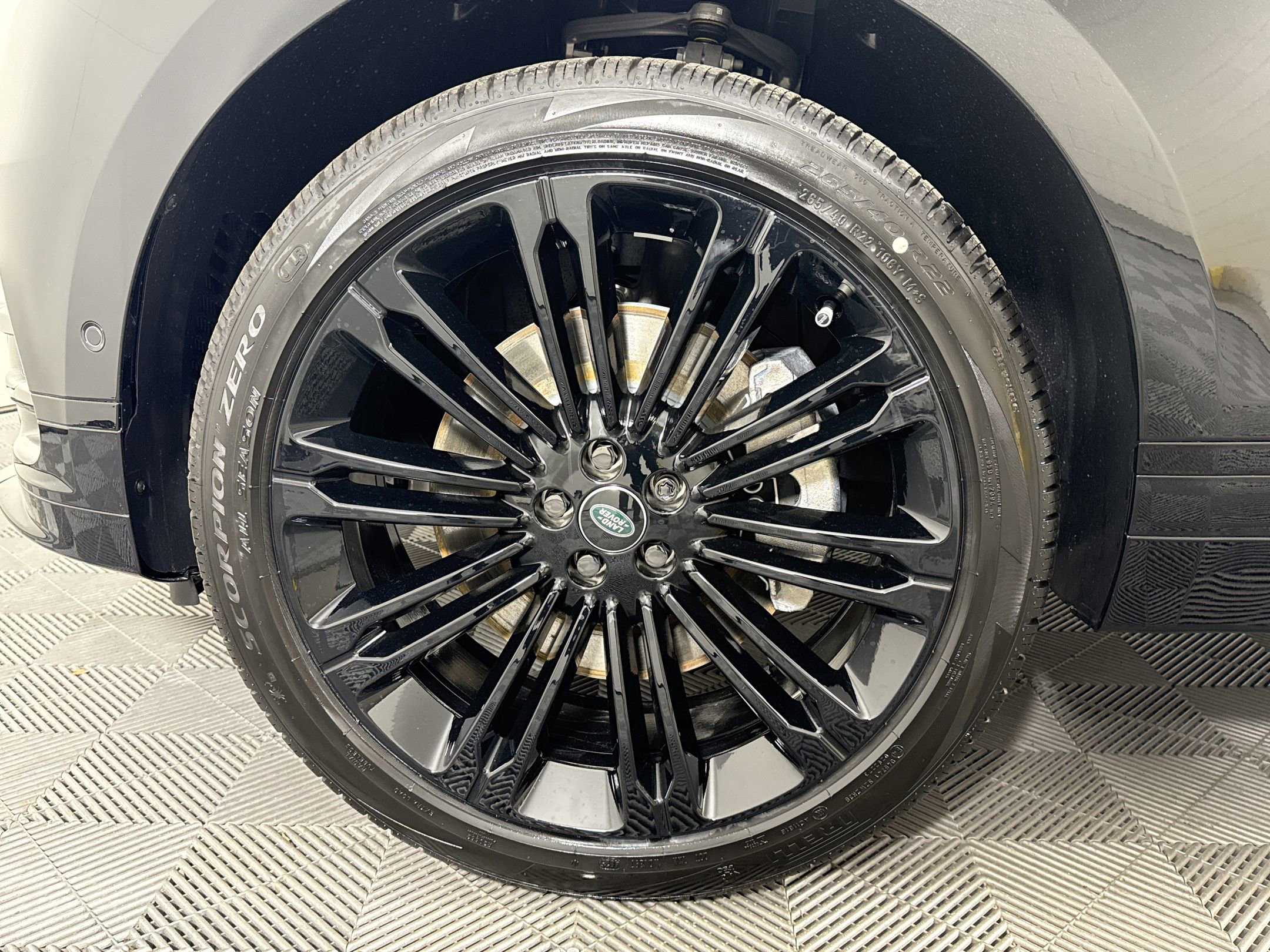 2026 Land Rover Range Rover Velar Dynamic SE