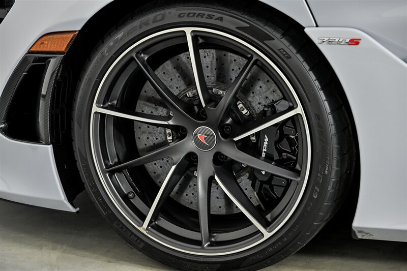 Used 2018 McLaren 720S Performance photo 15