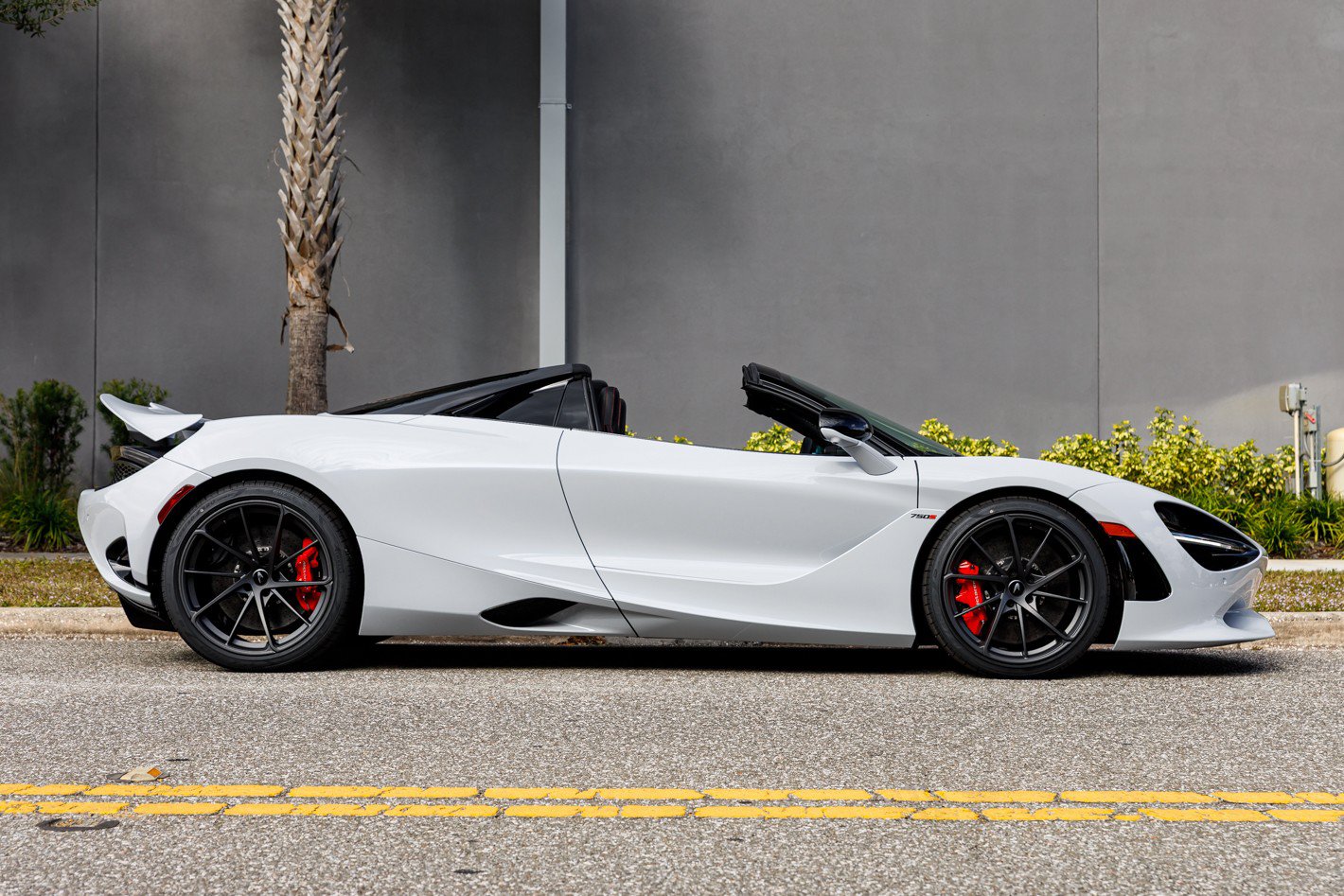 Used 2026 McLaren 750S Spider photo 4