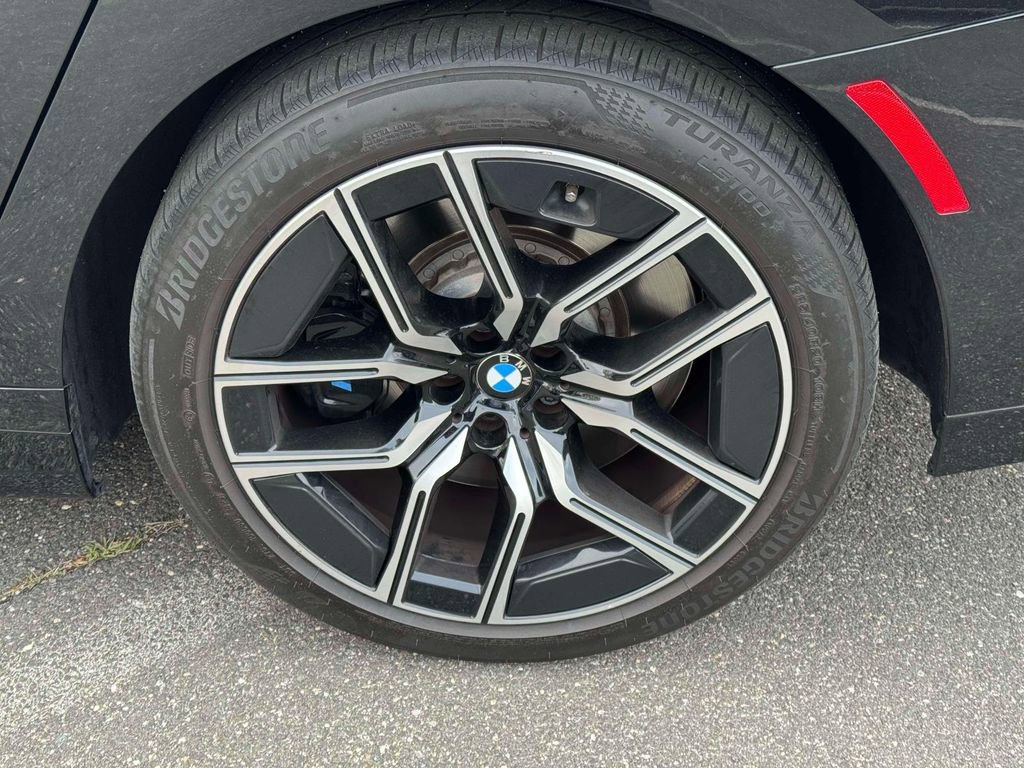 2023 BMW 760i xDrive