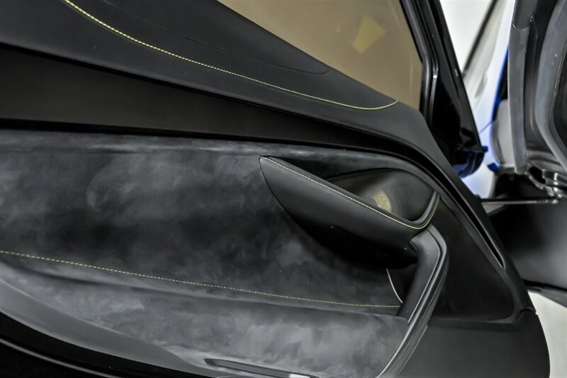 Used 2018 McLaren 720S photo 21