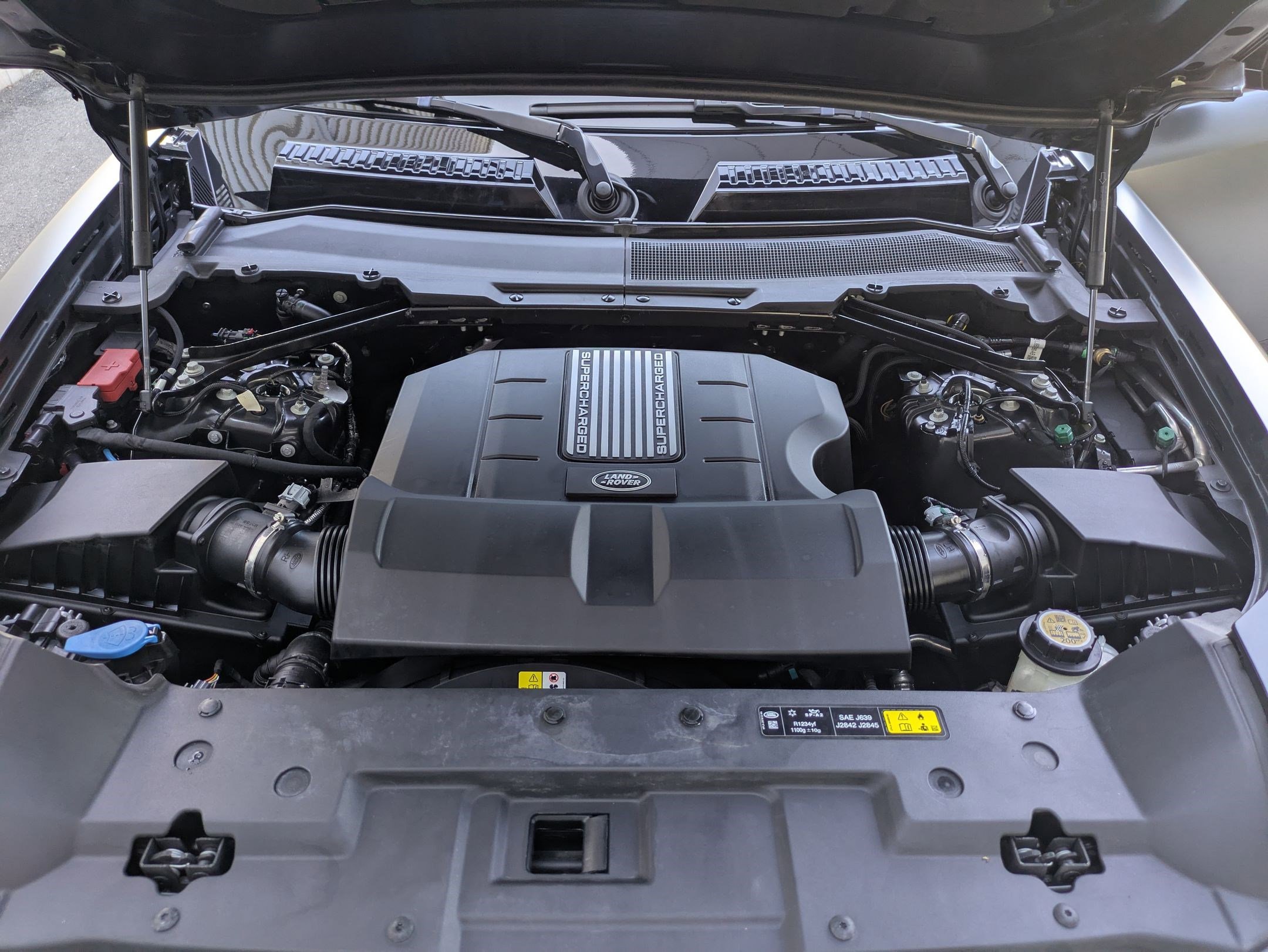 2024 Land Rover Defender 110 Carpathian Edition