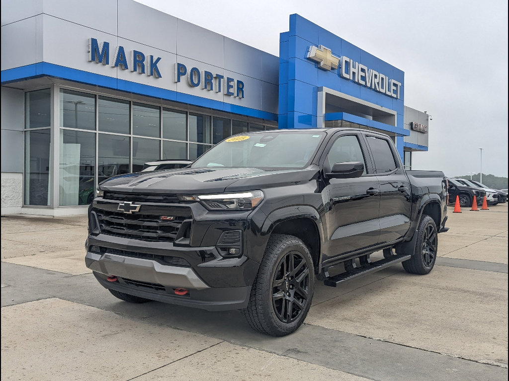 Used 2025 Chevrolet Colorado Z71 w/ Z71 Convenience Package 2