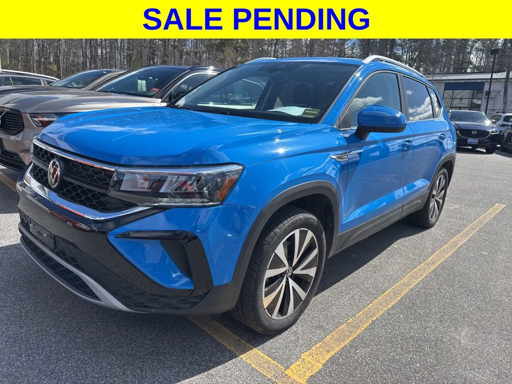Used 2023 Volkswagen Taos SE w/ Panoramic Sunroof Package