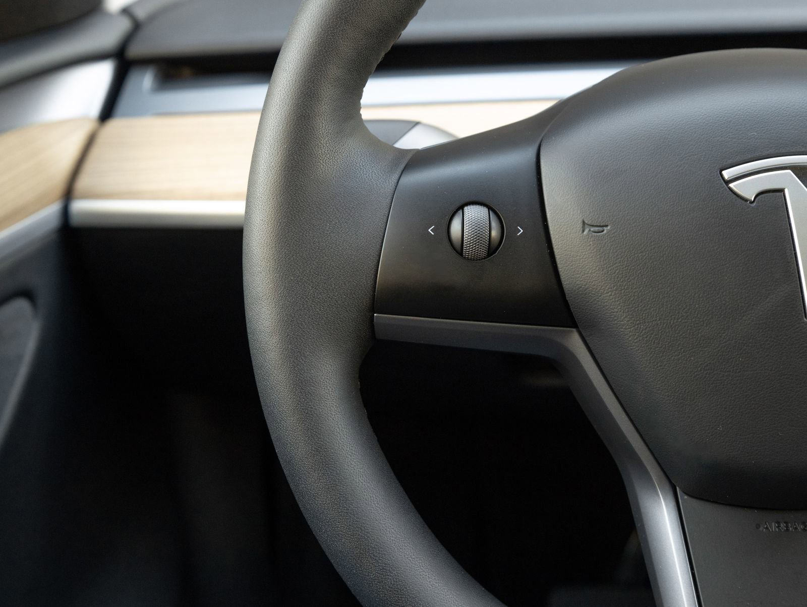 2024 Tesla Model Y 2WD