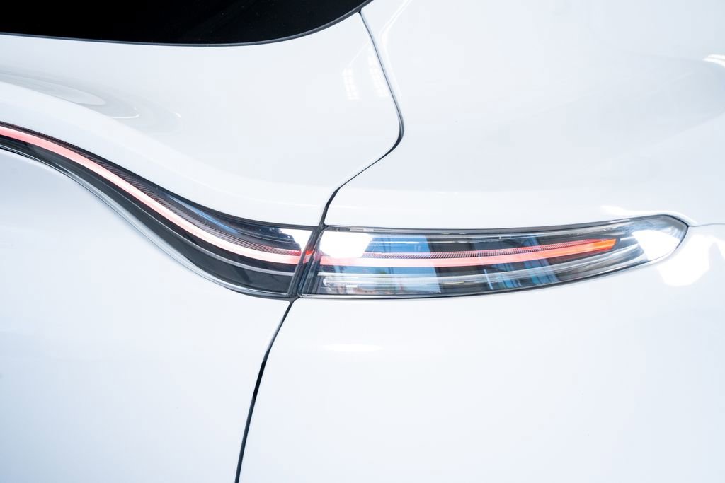 2021 Aston Martin DBX