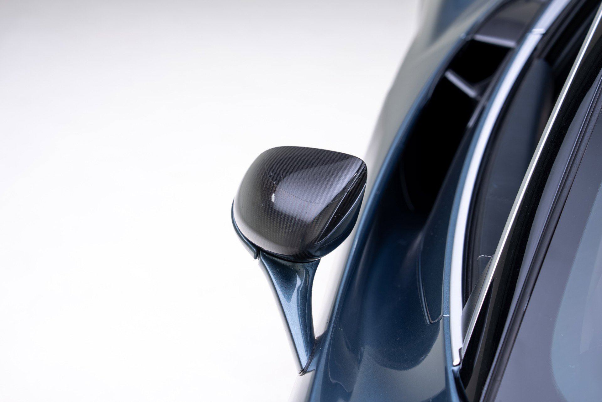 Used 2018 McLaren 720S Luxury photo 16