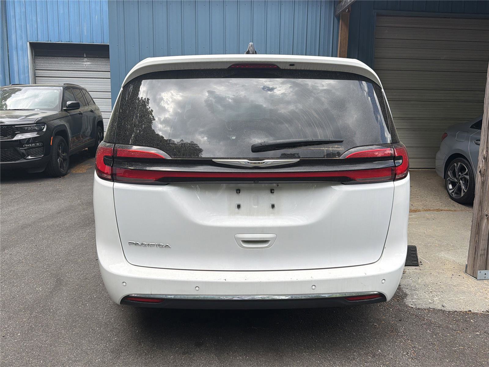 2023 Chrysler Pacifica Touring-L