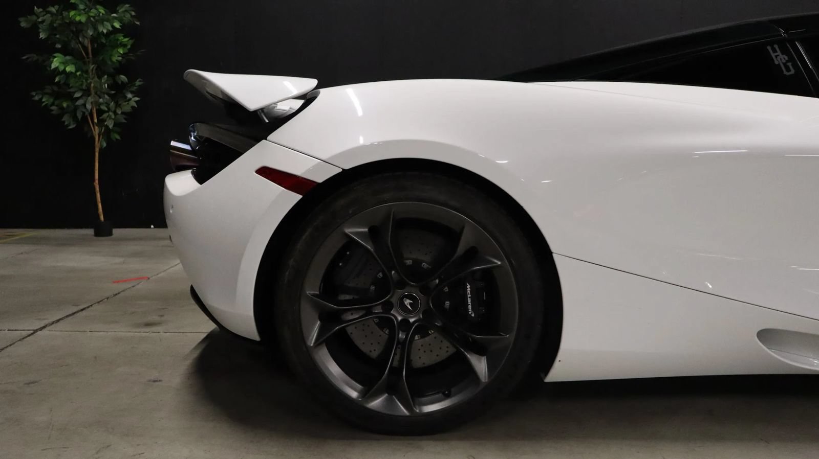 Used 2019 McLaren 720S photo 18