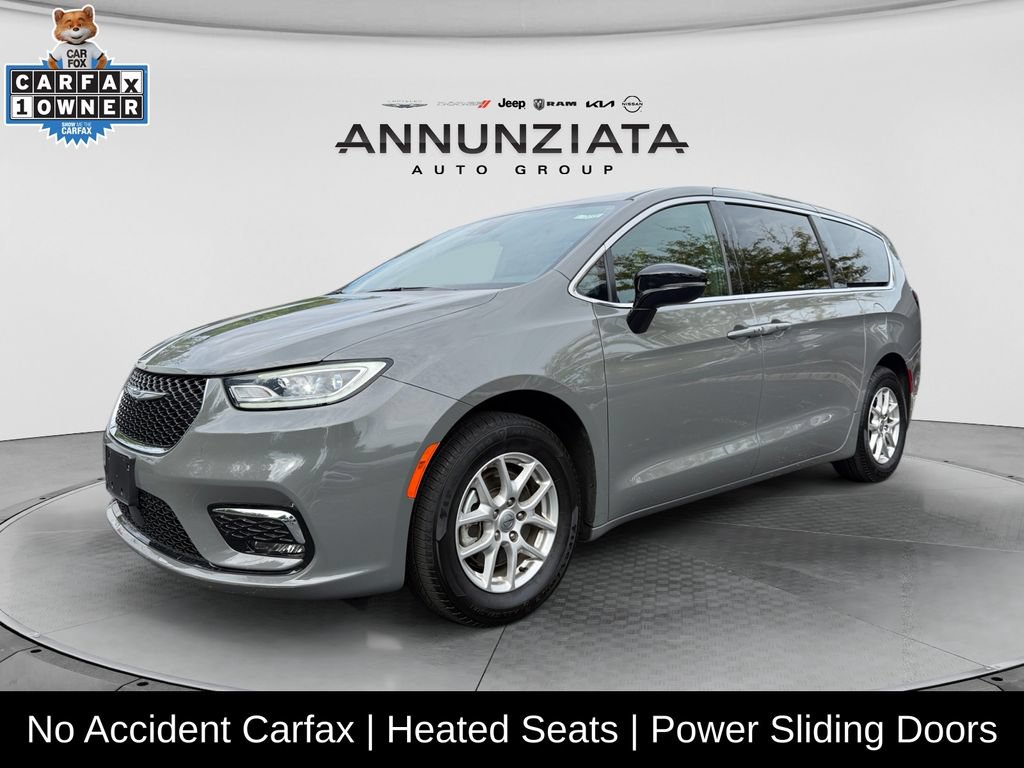 Used 2025 Chrysler Pacifica Select