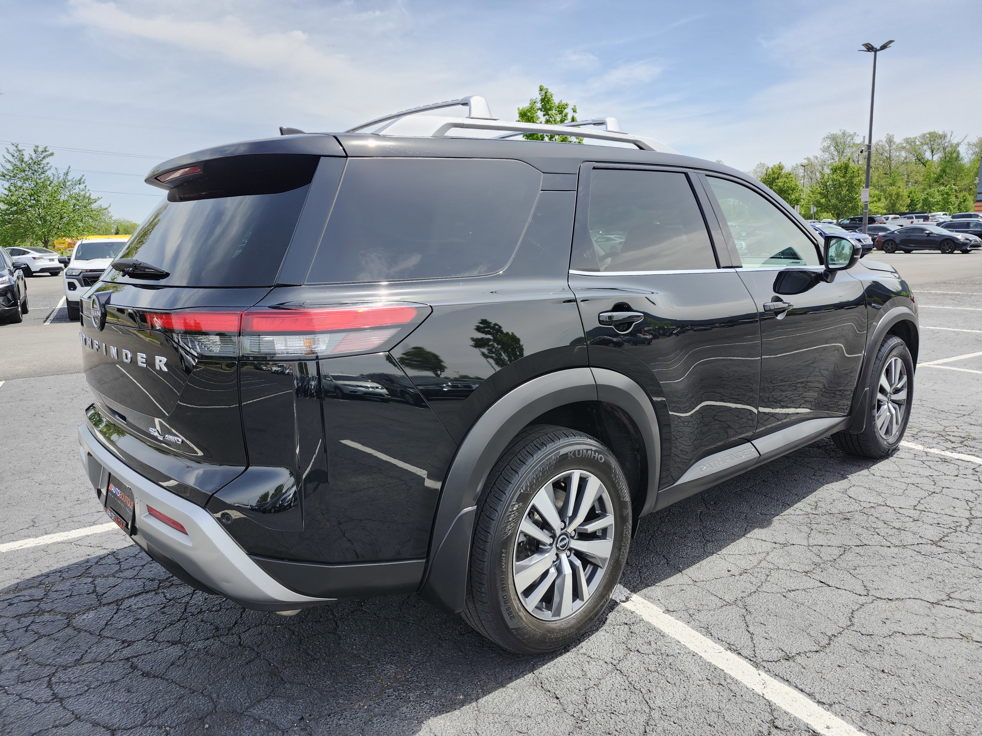 2023 Nissan Pathfinder SL