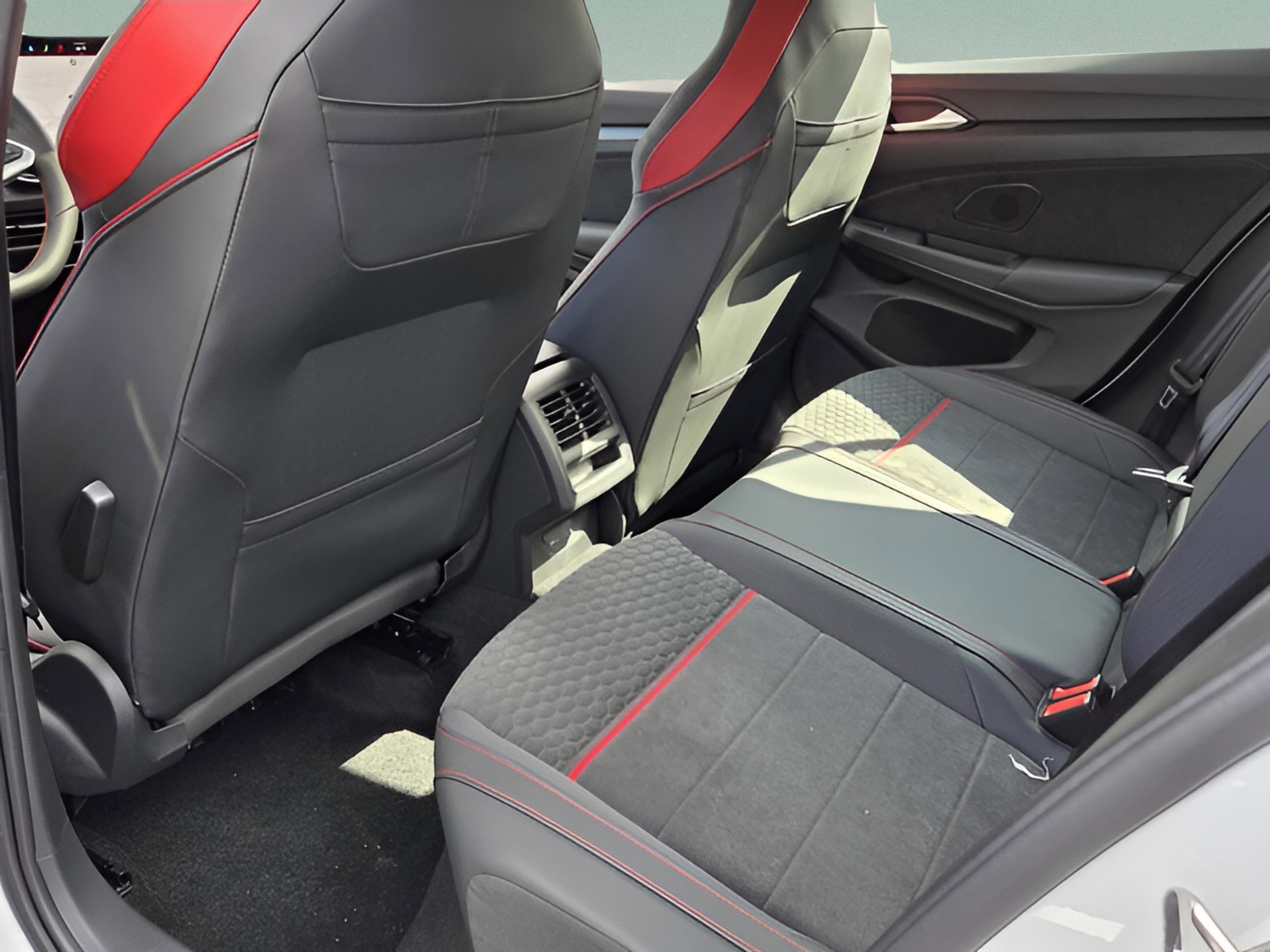 2026 Volkswagen Golf SE