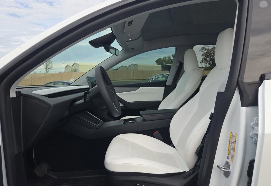 2026 Tesla Model Y 2WD