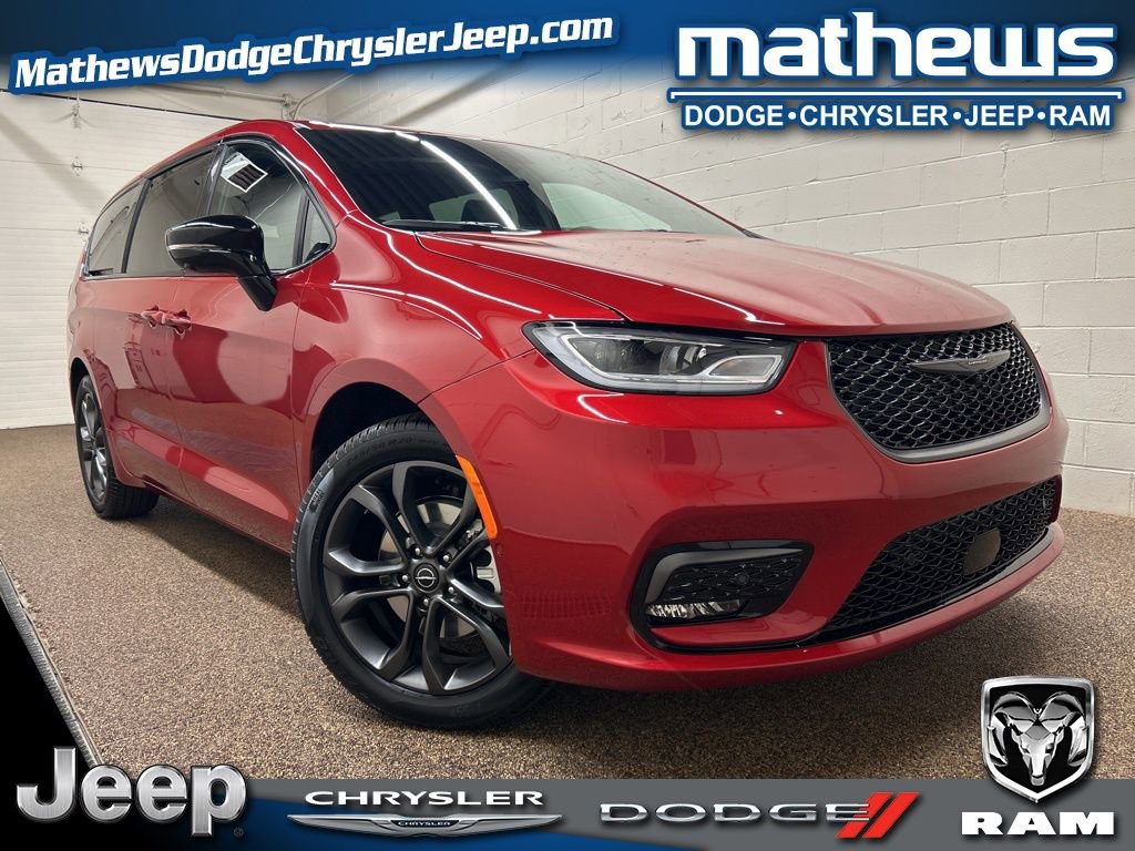 New 2026 Chrysler Pacifica Select