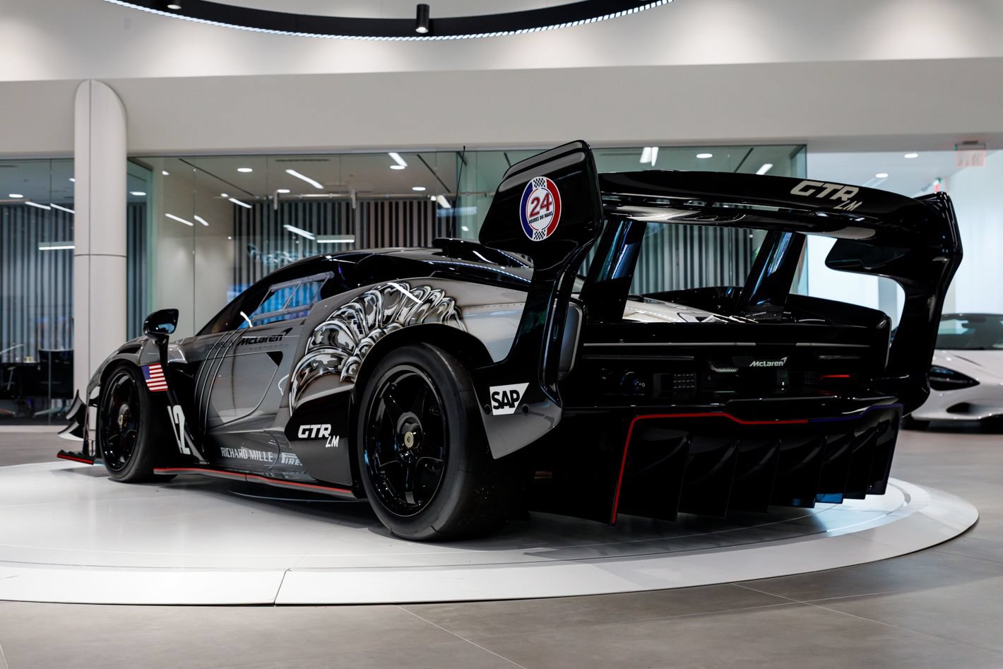 Used 2020 McLaren Senna photo 60