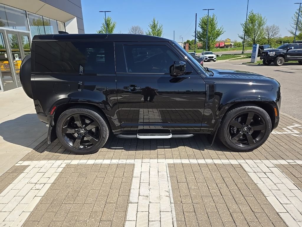 2024 Land Rover Defender 90 V8