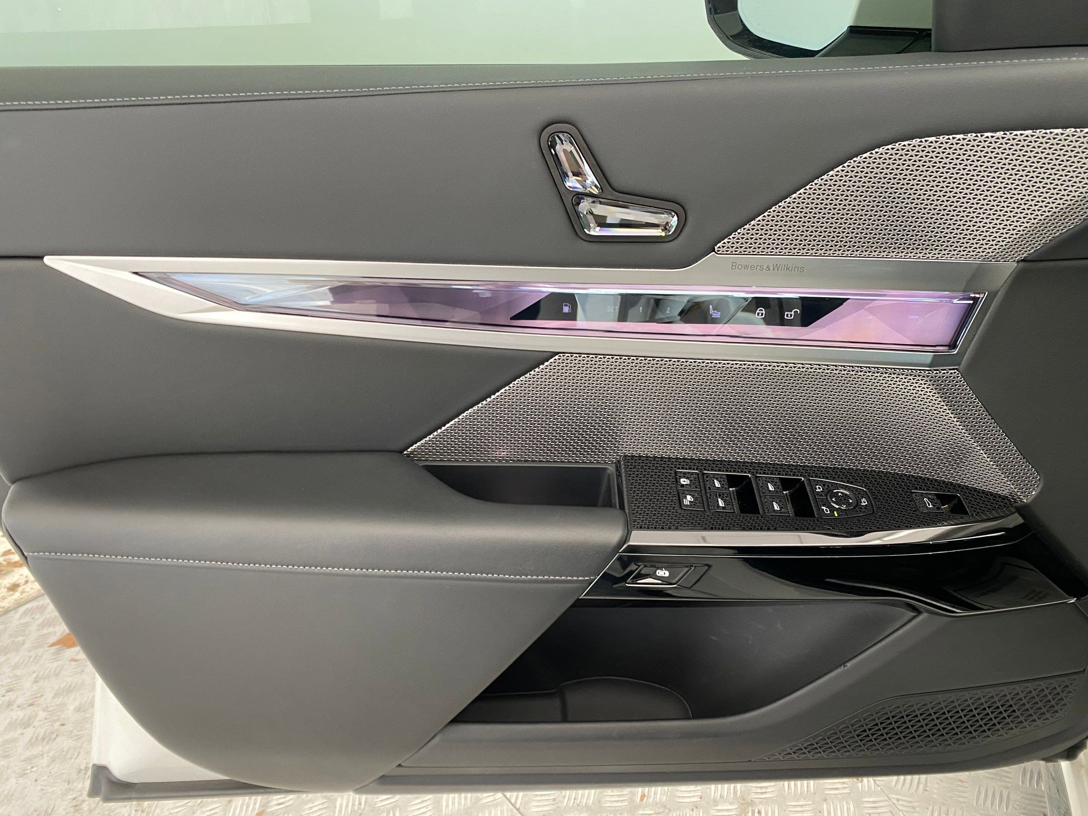 2024 BMW 750e xDrive