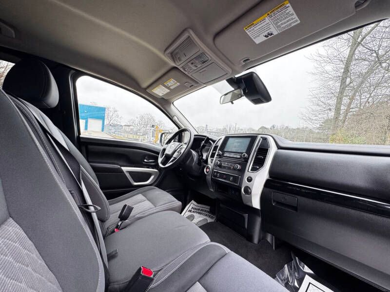 2021 Nissan Titan SV