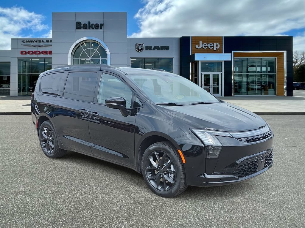 New 2027 Chrysler Pacifica Limited w/ Family Tech Group