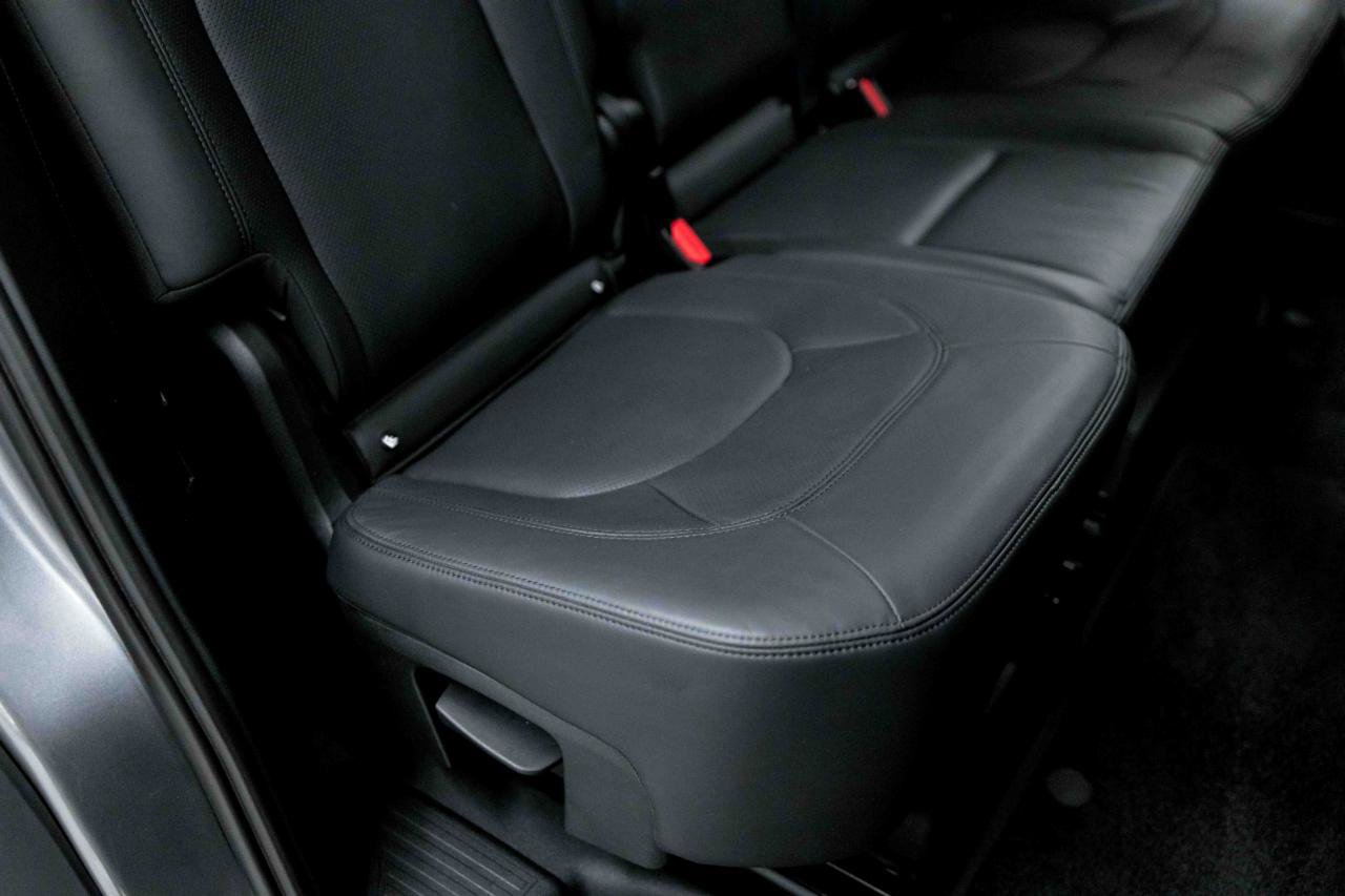 2023 Land Rover Defender 130 SE