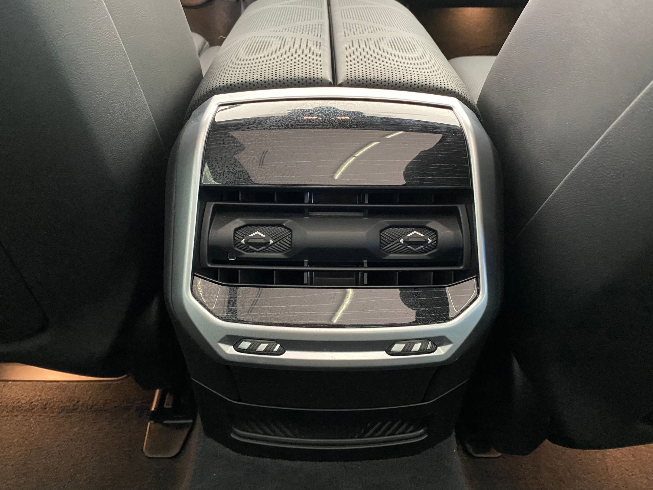 2024 BMW 750e xDrive