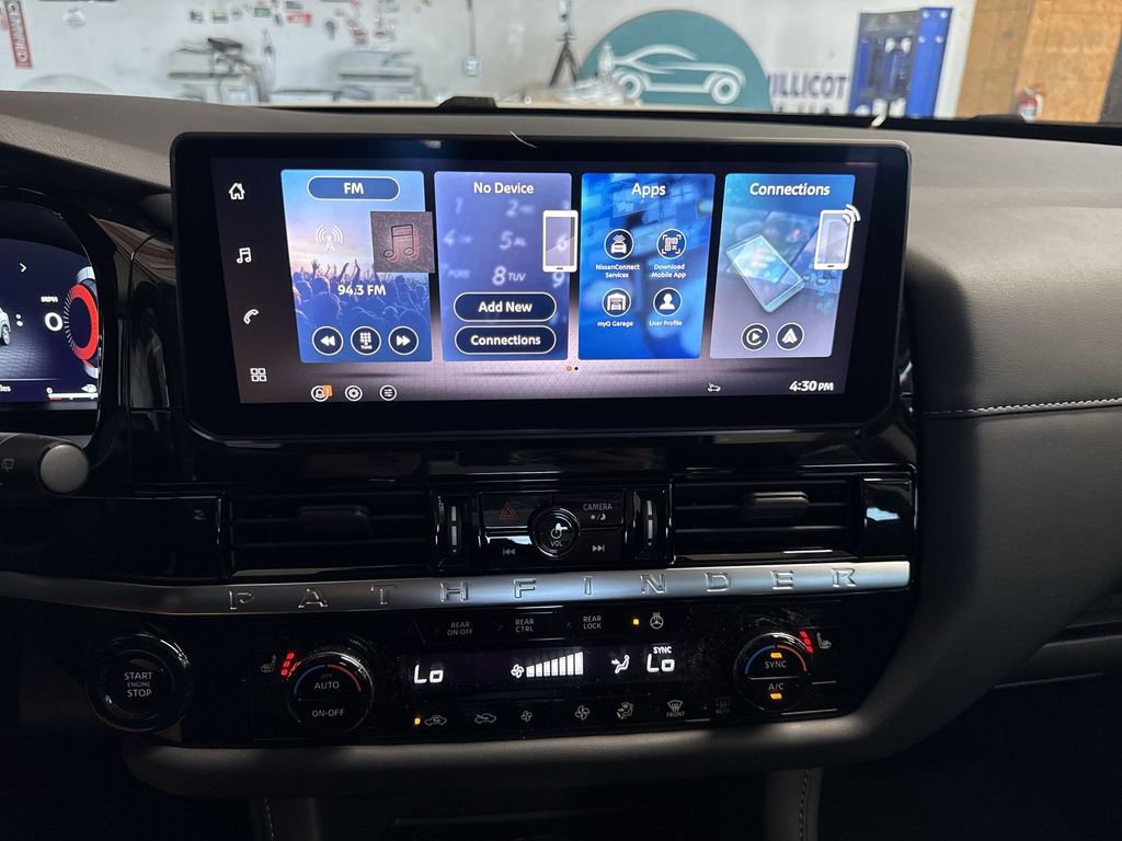 2026 Nissan Pathfinder SL