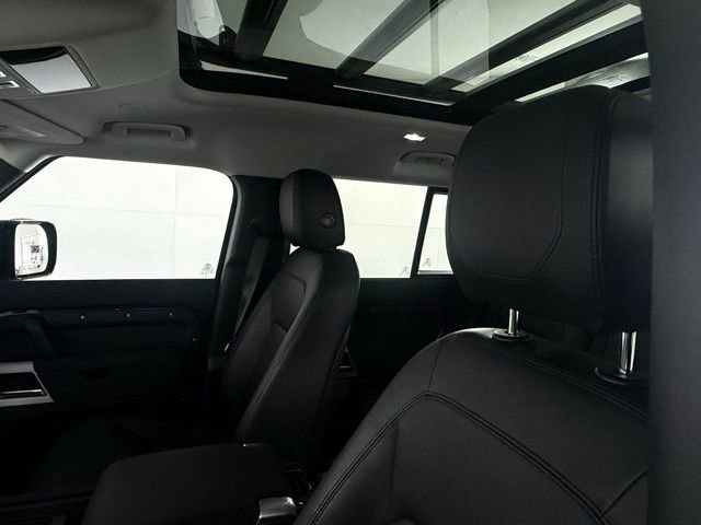 2023 Land Rover Defender 130 SE