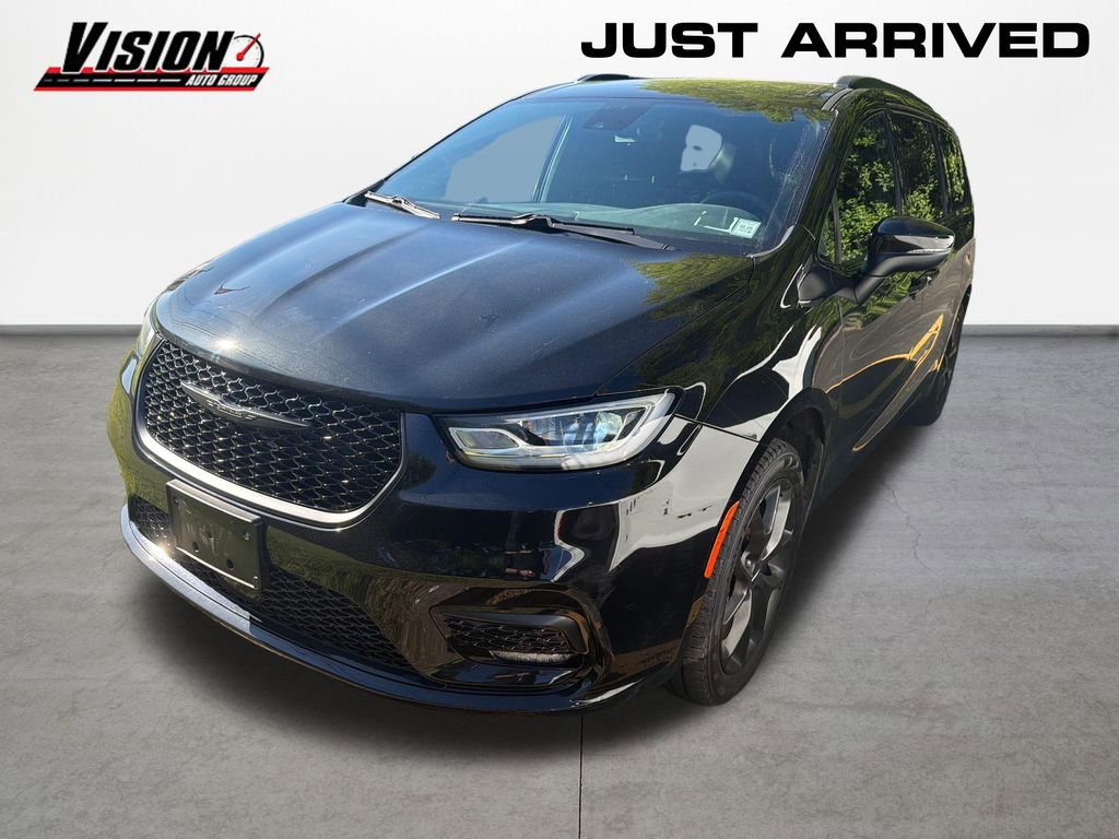 Used 2023 Chrysler Pacifica Touring-L w/ S Appearance Package