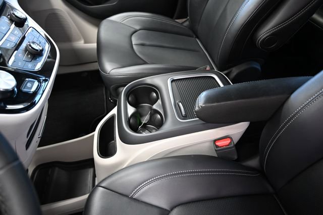 2024 Chrysler Pacifica Touring-L