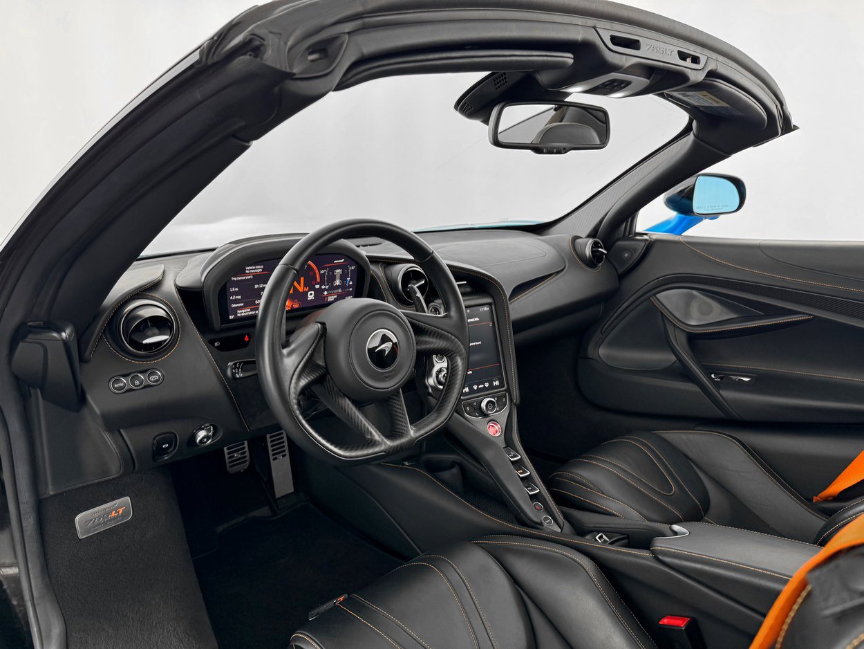 Used 2022 McLaren 765LT photo 17