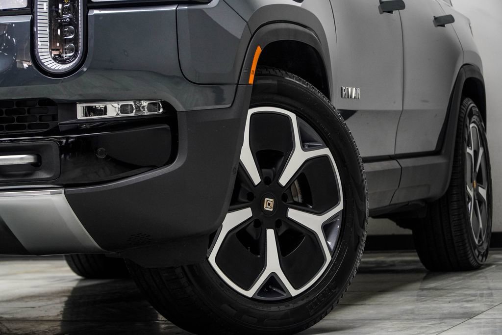 2024 Rivian R1S Adventure