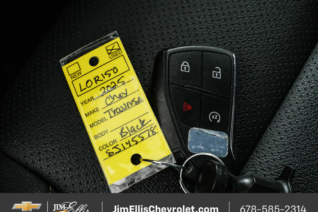 2025 Chevrolet Traverse LT