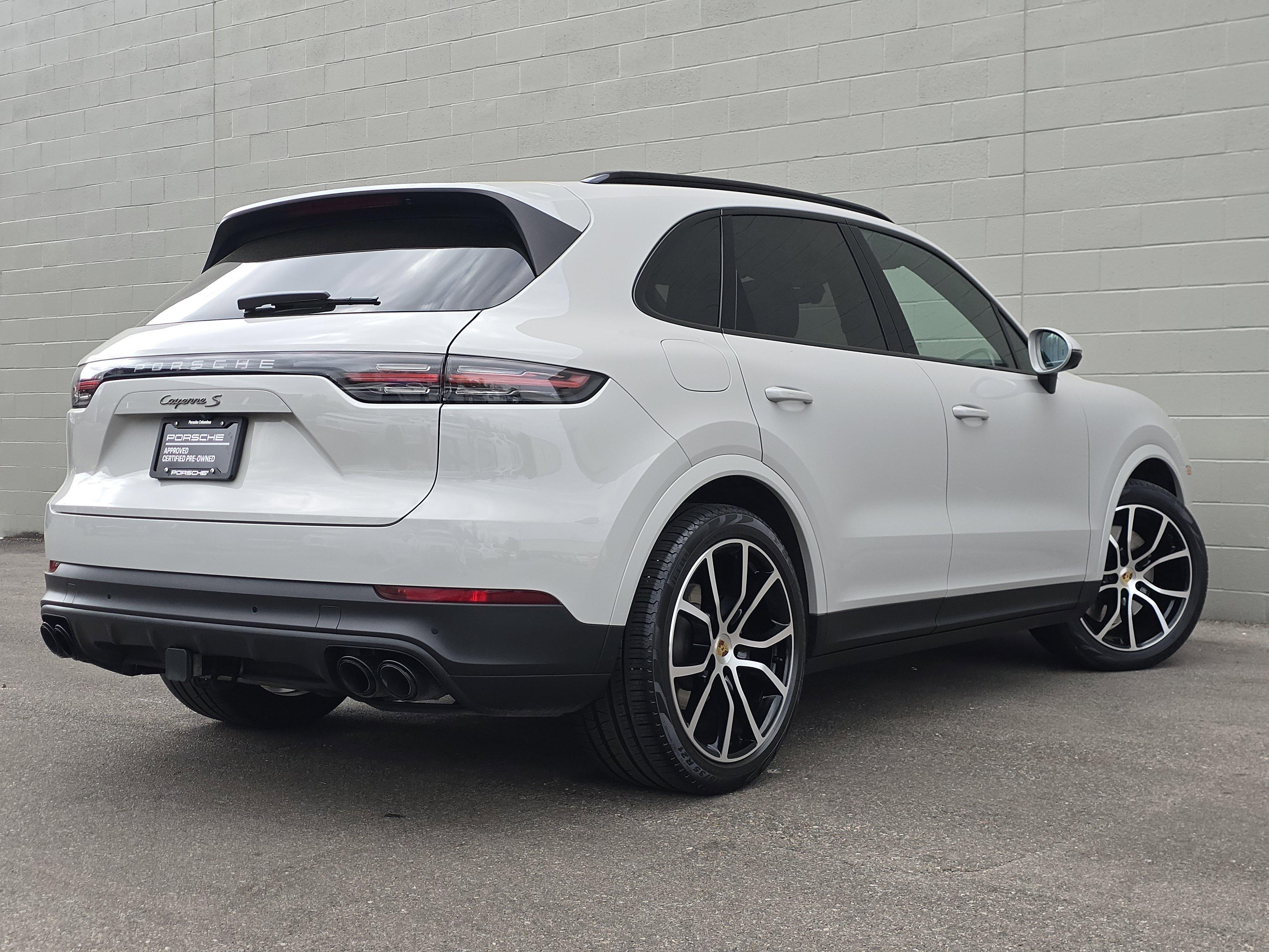 2023 Porsche Cayenne S Platinum