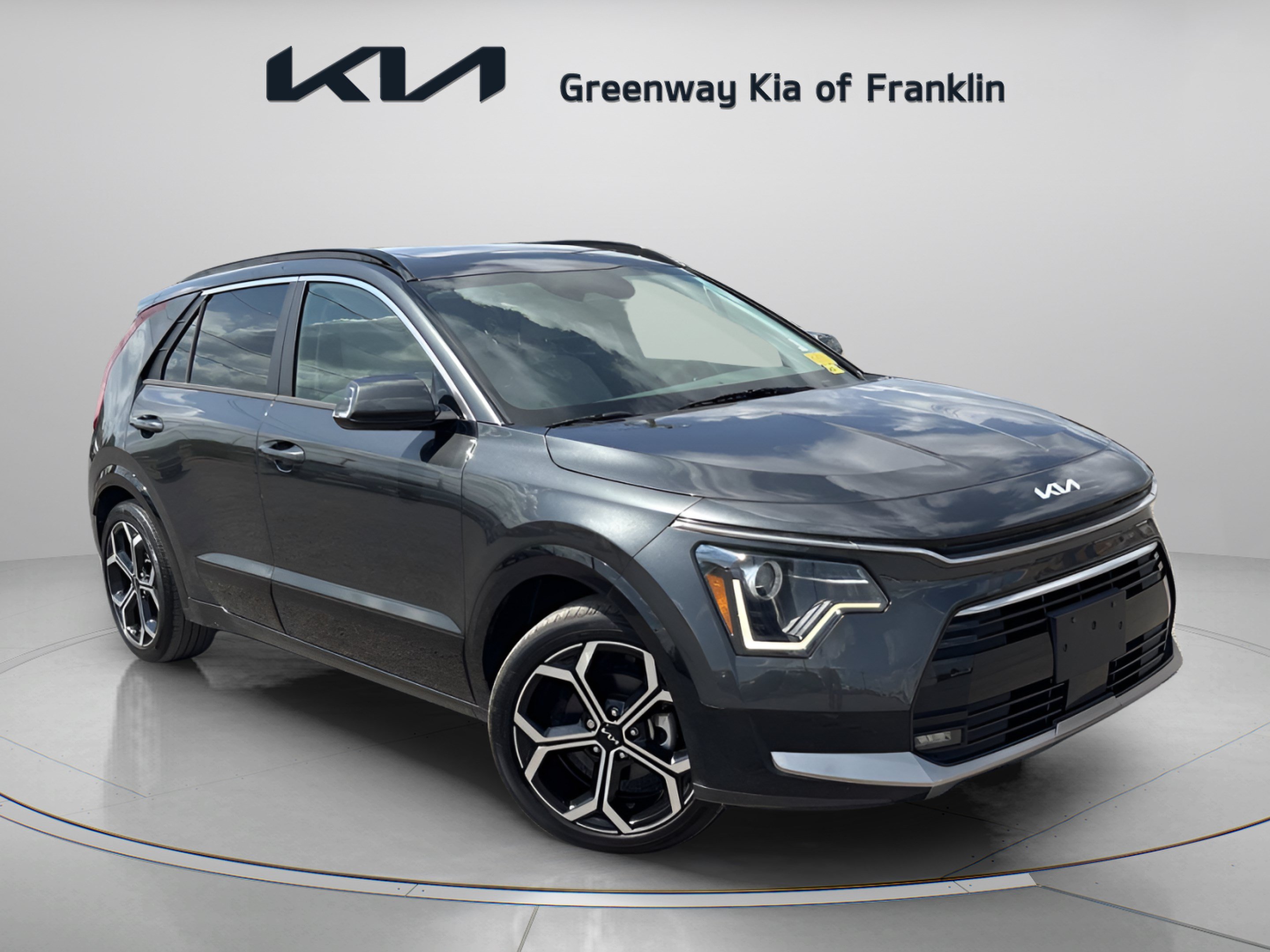 Used 2023 Kia Niro EX Touring
