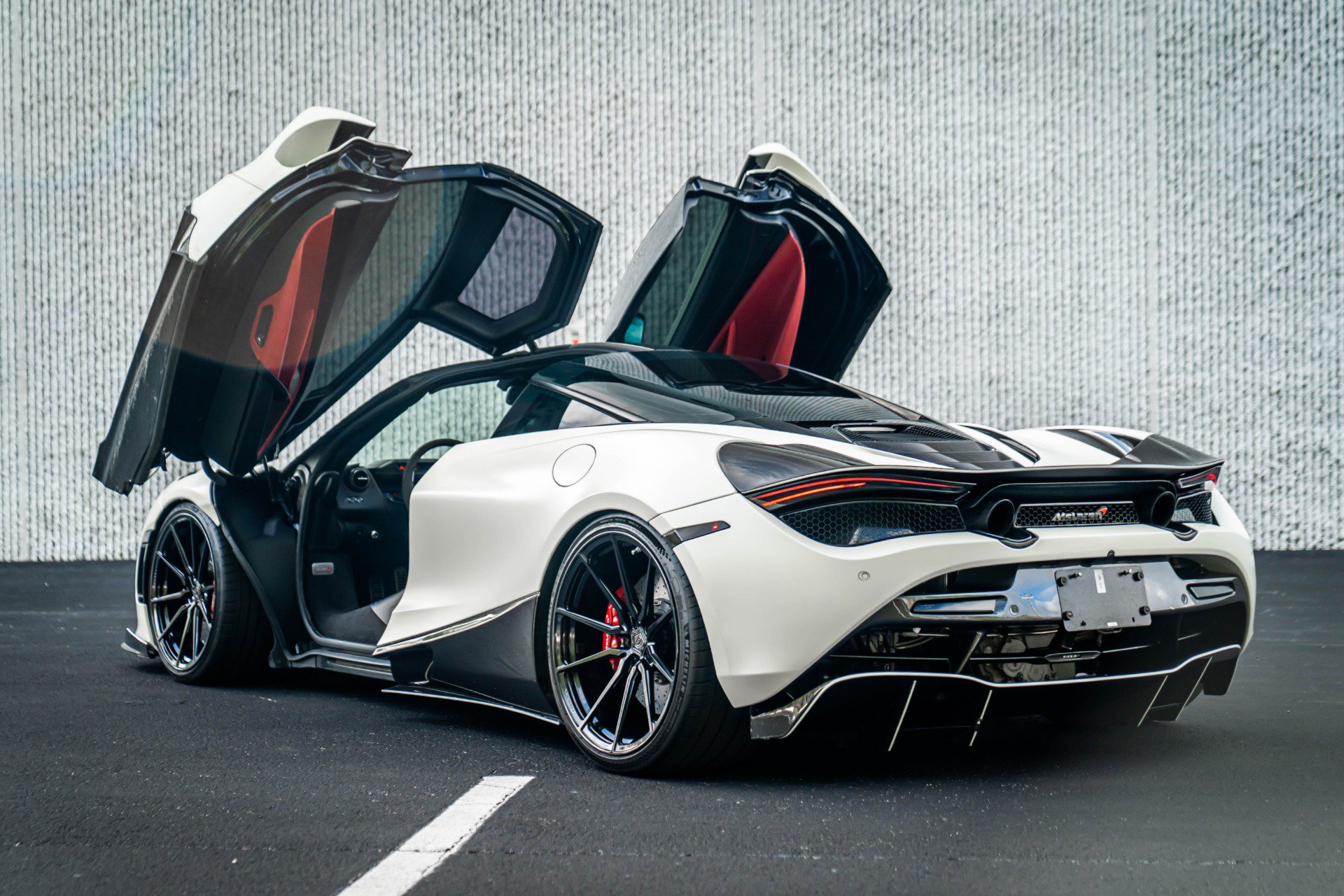 Used 2018 McLaren 720S Performance photo 40
