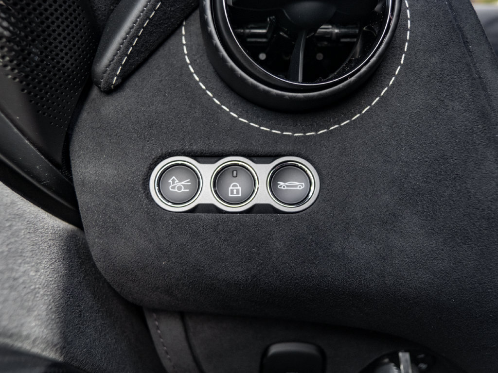 New 2027 McLaren 750S photo 15