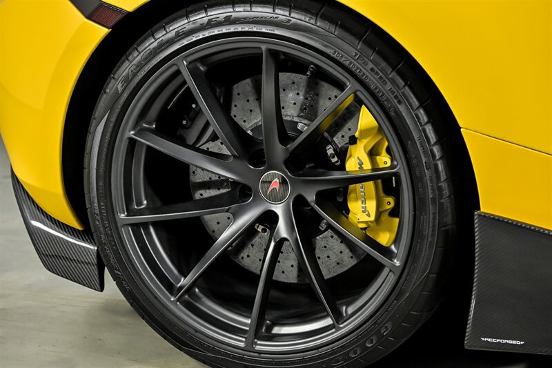 Used 2018 McLaren 720S Performance photo 17