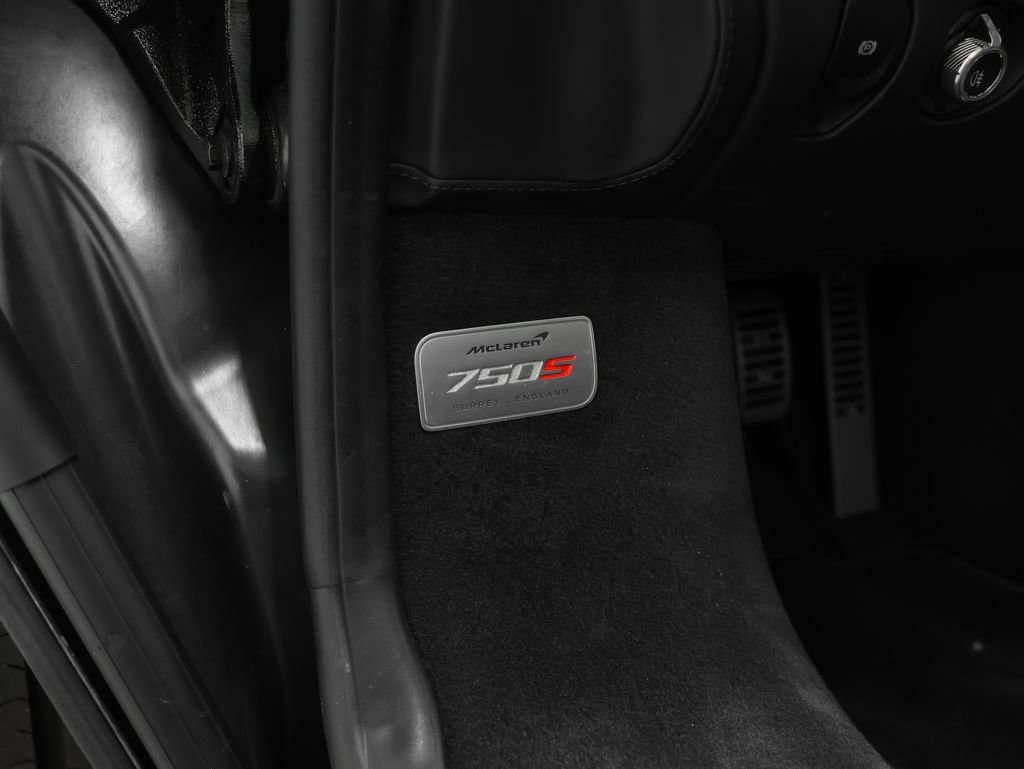 Used 2025 McLaren 750S Spider photo 36
