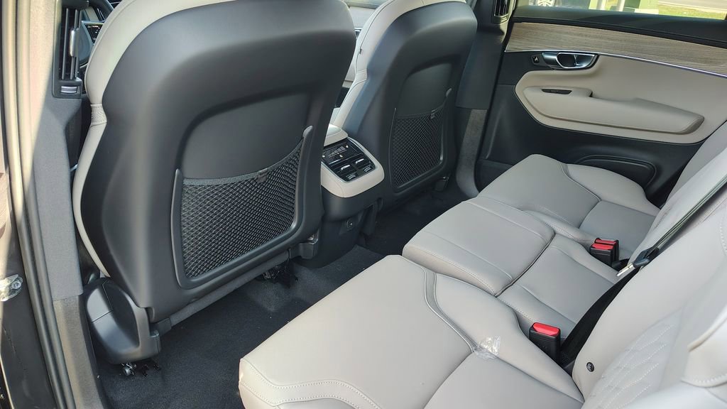 2026 Volvo Xc90 B6 Plus