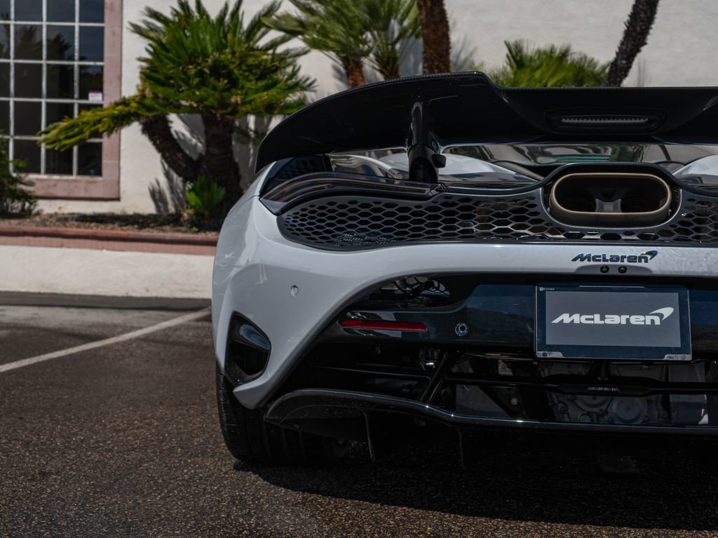 New 2026 McLaren 750S photo 32