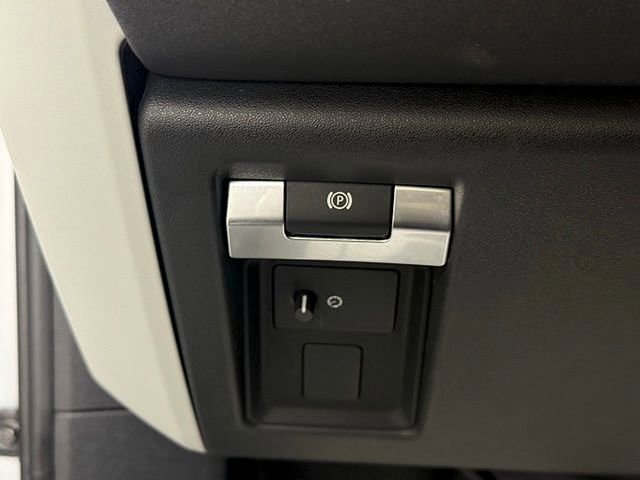 2022 Land Rover Defender 110 SE