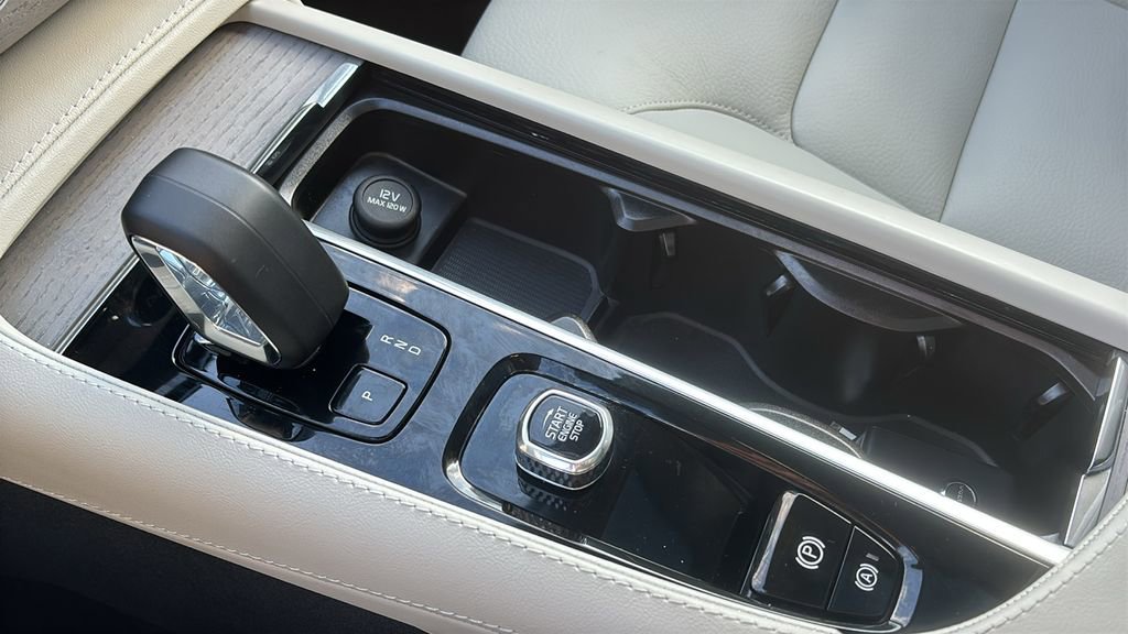 2025 Volvo Xc90 B6 Plus