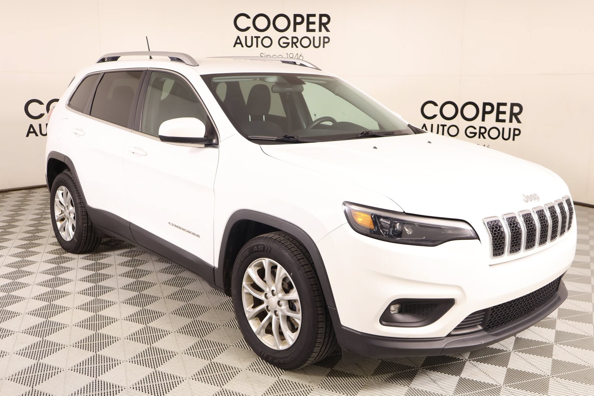 Used 2019 Jeep Cherokee Latitude w/ Popular Appearance Group