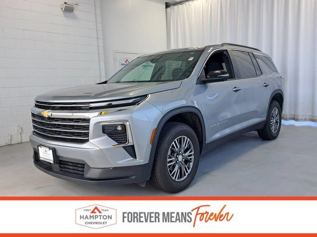 Used 2024 Chevrolet Traverse LT